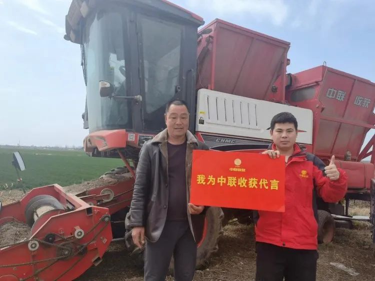 侯榮曉：開著中聯(lián)收獲花生收獲機(jī)年入十五六萬(wàn)，超輕