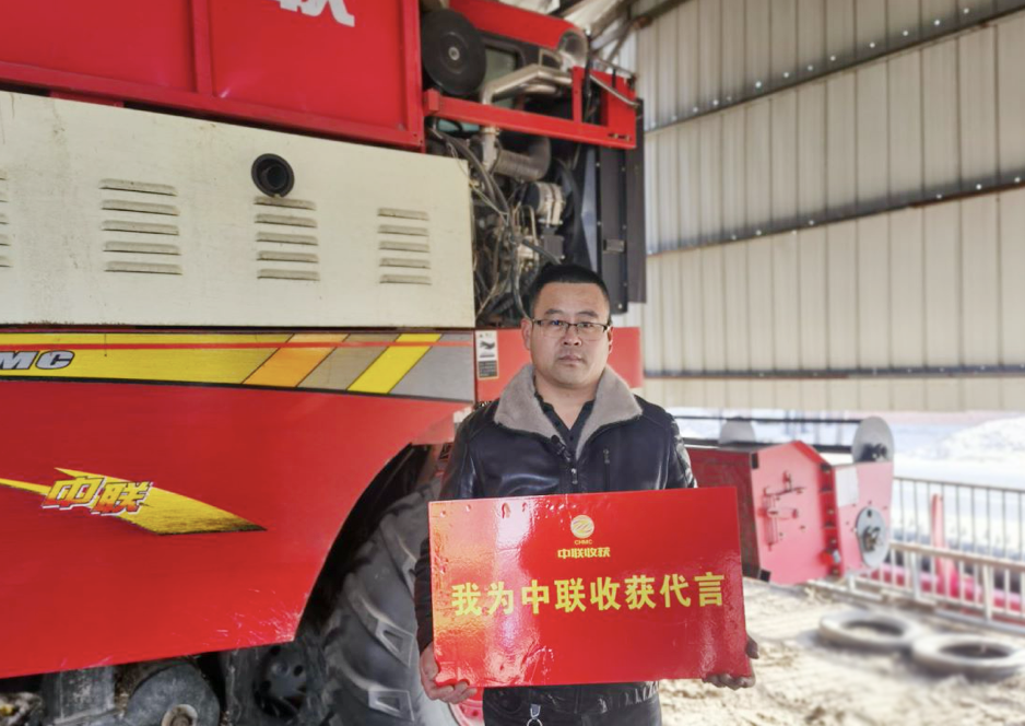 吉林雙遼市臺(tái)中聯(lián)收獲花生機(jī)用戶劉世奎“有錢大家賺