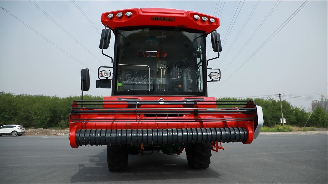 中聯(lián)收獲花生機(jī) 遙遙領(lǐng)先 農(nóng)機(jī)手收獲季的真英雄